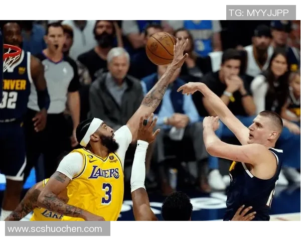 拉塞尔高压防守逼出麦科勒姆8秒违例全场气氛瞬间尴尬至极