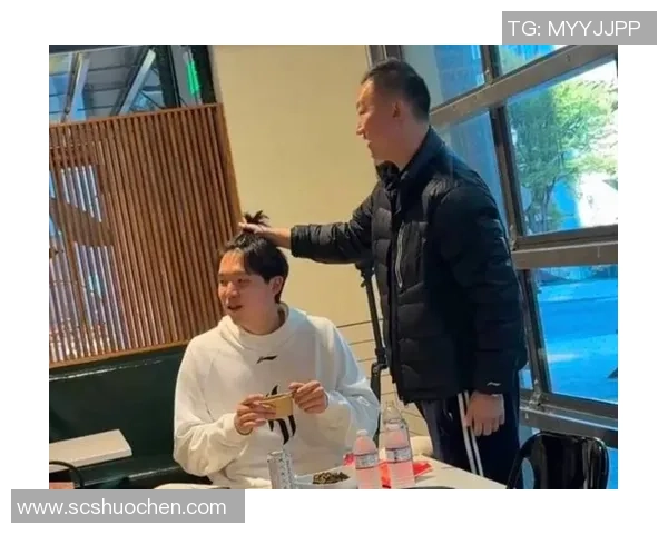 刘维伟谈杨瀚森需融入球队节奏以进攻亮点弥补防守短板展现成长潜力